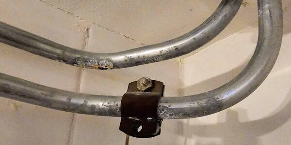 Waarom moet een metalen aanrecht geaard zijn?